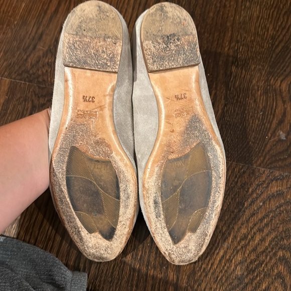 AGL Gray Suede Beaded Tassel Loafer Flats
Attilio Giusti Leombruni size 7.5 - Picture 2 of 6